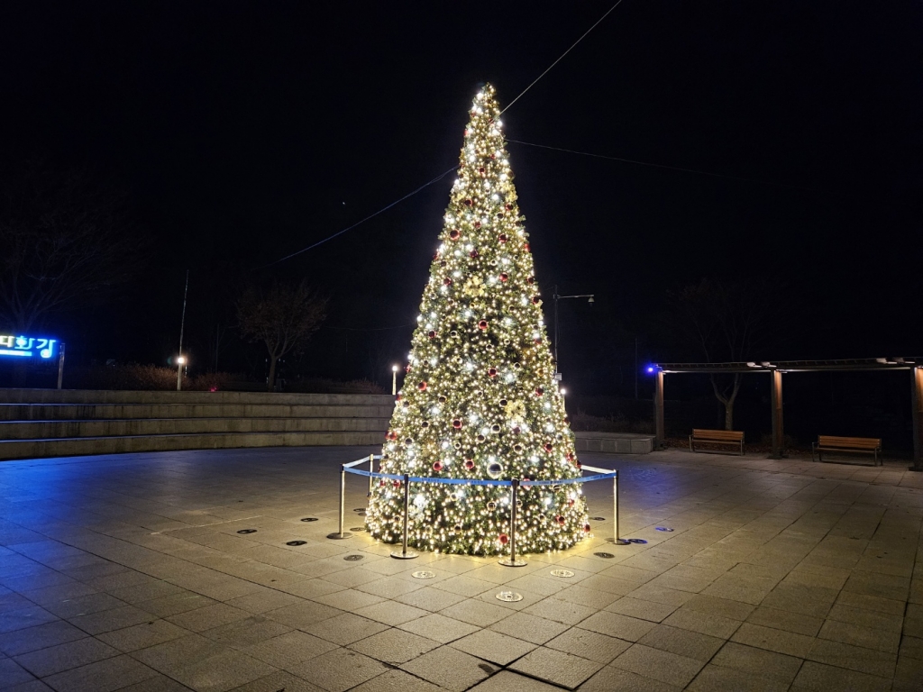 관광지 대형 트리 제작 설치 사진  